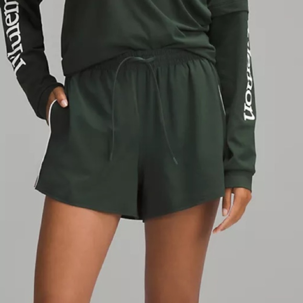 LULULEMON Lightweight High-Rise Relaxed Short 3" SIZE 0 never worn